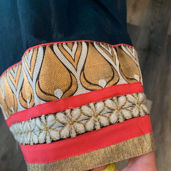 Beautiful Kurt’s. Never worn. - Picture 4 of 6